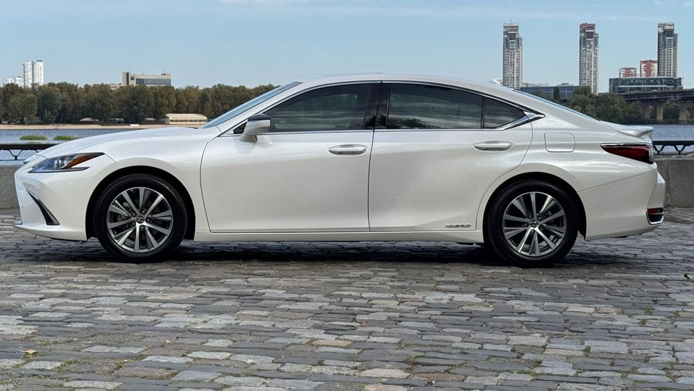 Продам Lexus ES 300 Hybrid 2021 Ідеальний і Максимальний