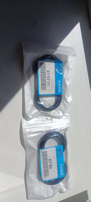 Продам сальники и пыльники для мотоцикла.