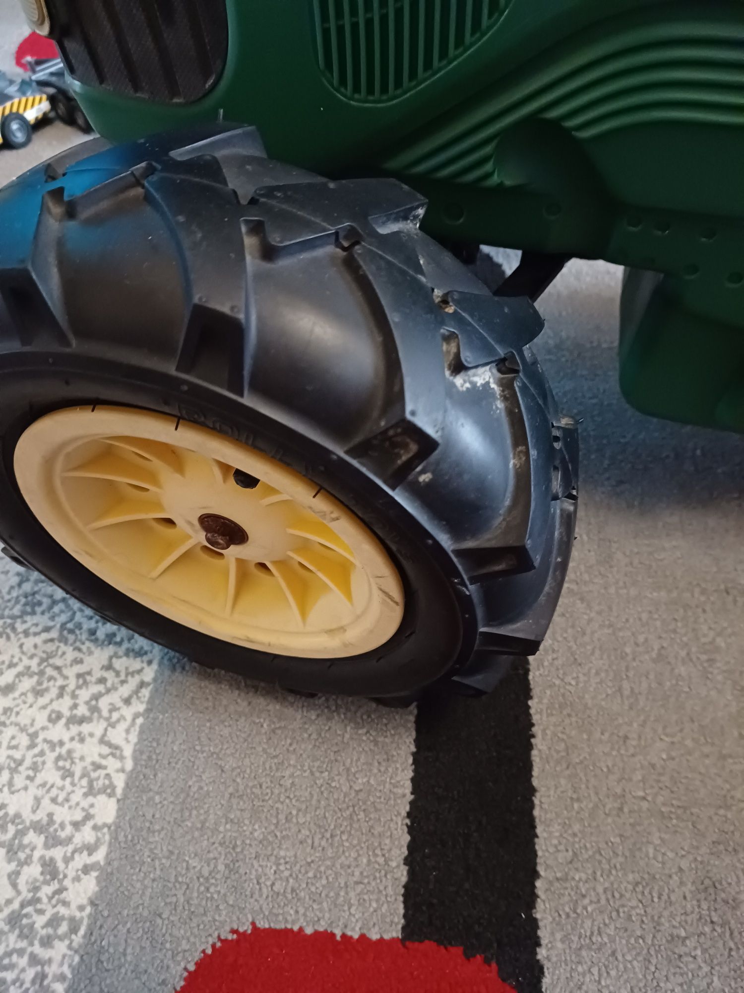 Тракторець  JonDeere