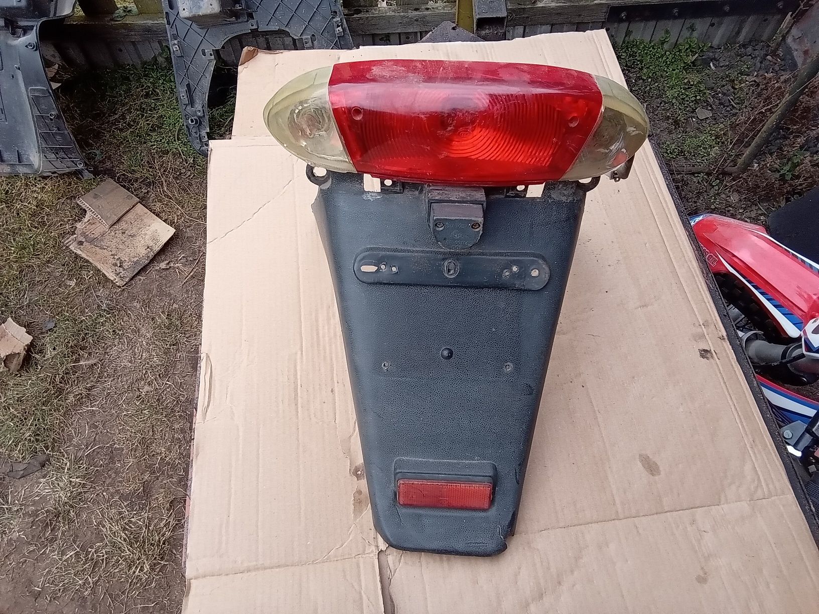 Tylna lampa z błotnikiem QT-4 Zipp  Quantym  Romet Barton  Torq  Junak