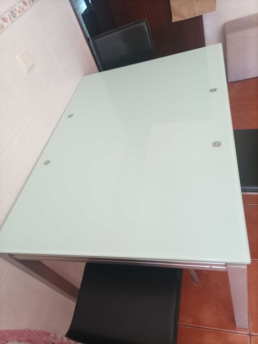 Vende se mesa cozinha com 4 cadeiras