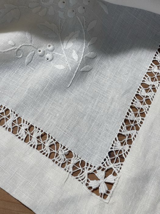 Toalha bordada de linho