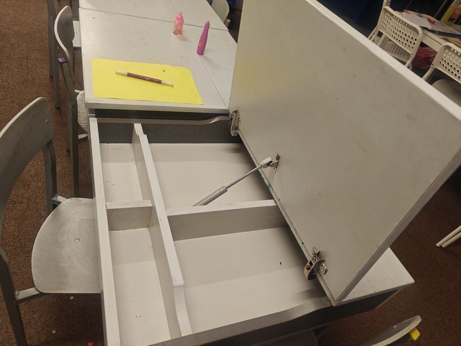 Biurko do szkoły otwierane jak Ikea -8 sztuk i krzesła dziecięce