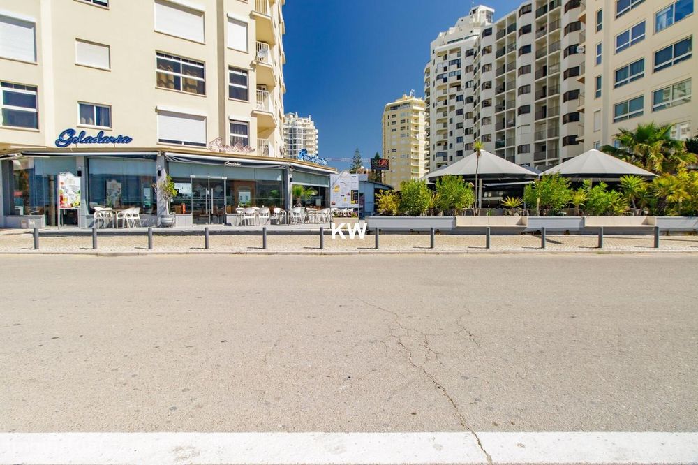 Pastelaria e Gelataria com vista mar em Armação de Pêra - Algarve