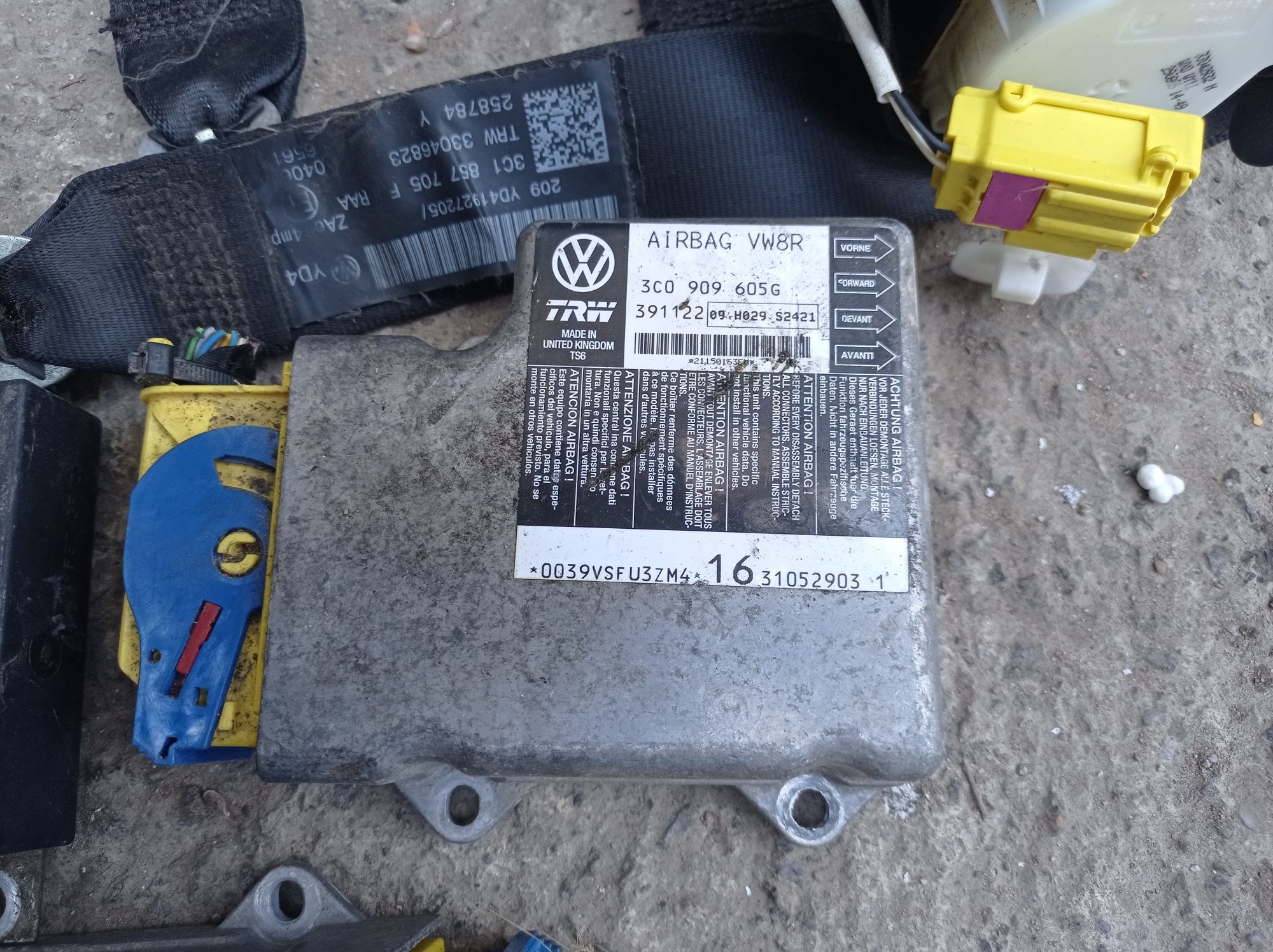 Ремінь безпеки передній правий лівий VOLKSWAGEN PASSAT B6 2005-2010