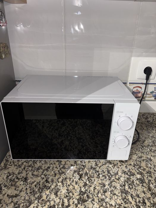 Vendo Micro-ondas FLAMA 20litros