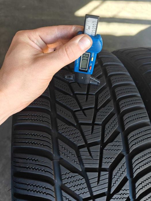 R18 235 45 зимові шини у відмінному стані Hankook Winter