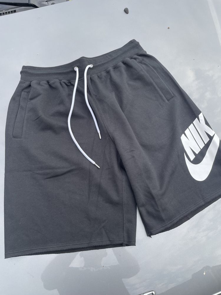 шорти Nike swoosh