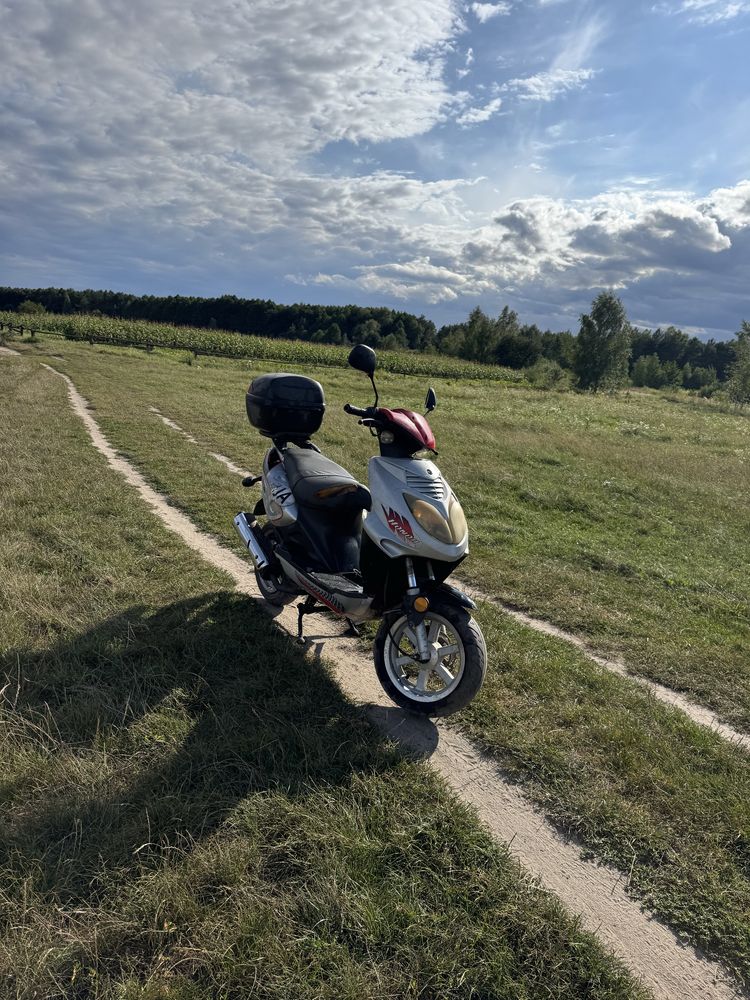 Продам скутер 2 Т