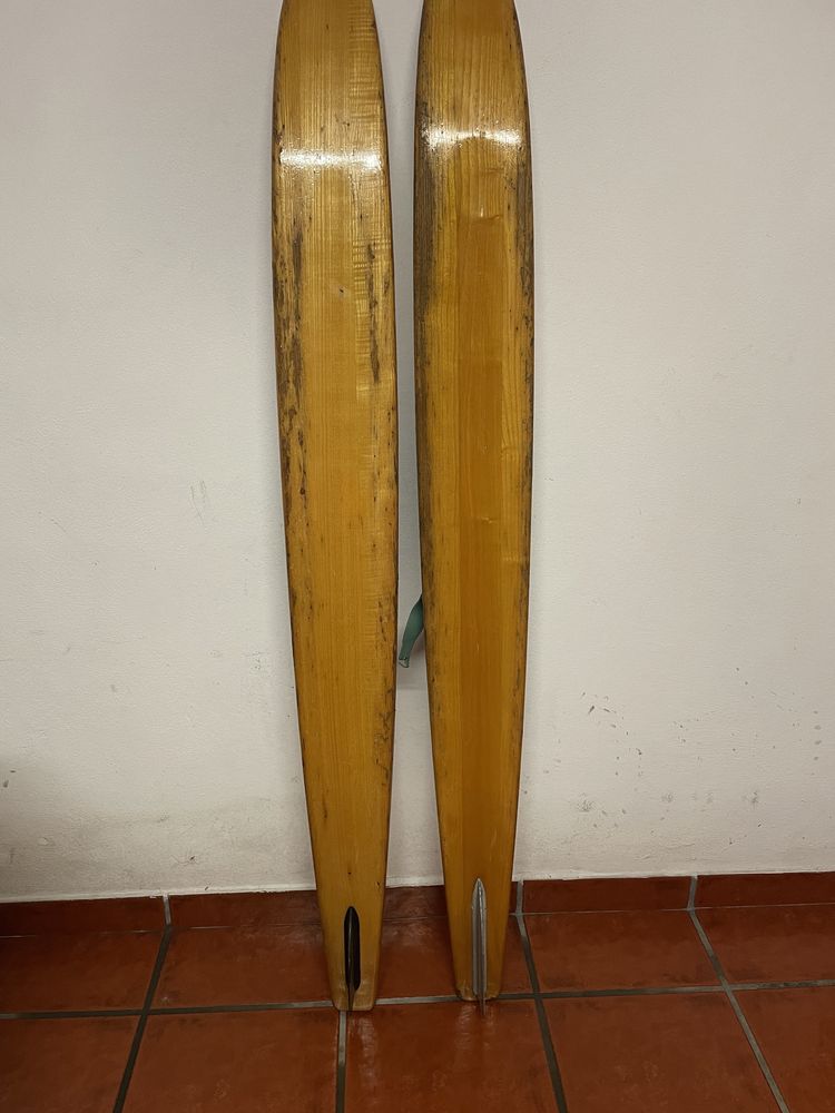 Skis aquáticos em madeira