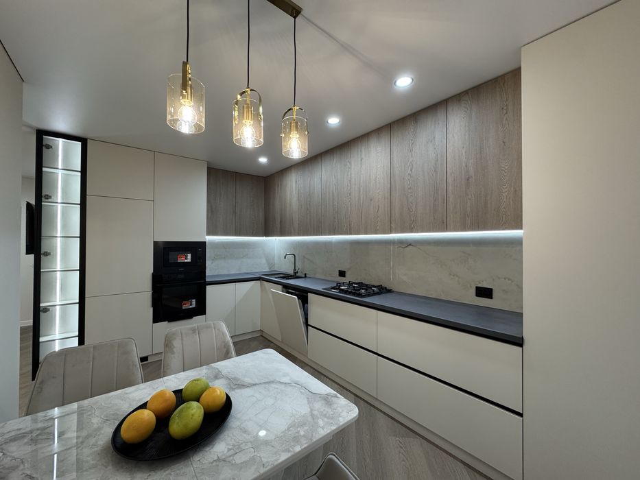 Продам шикарну 2 кім квартиру+відпочинкова у престижному ЖК, центр