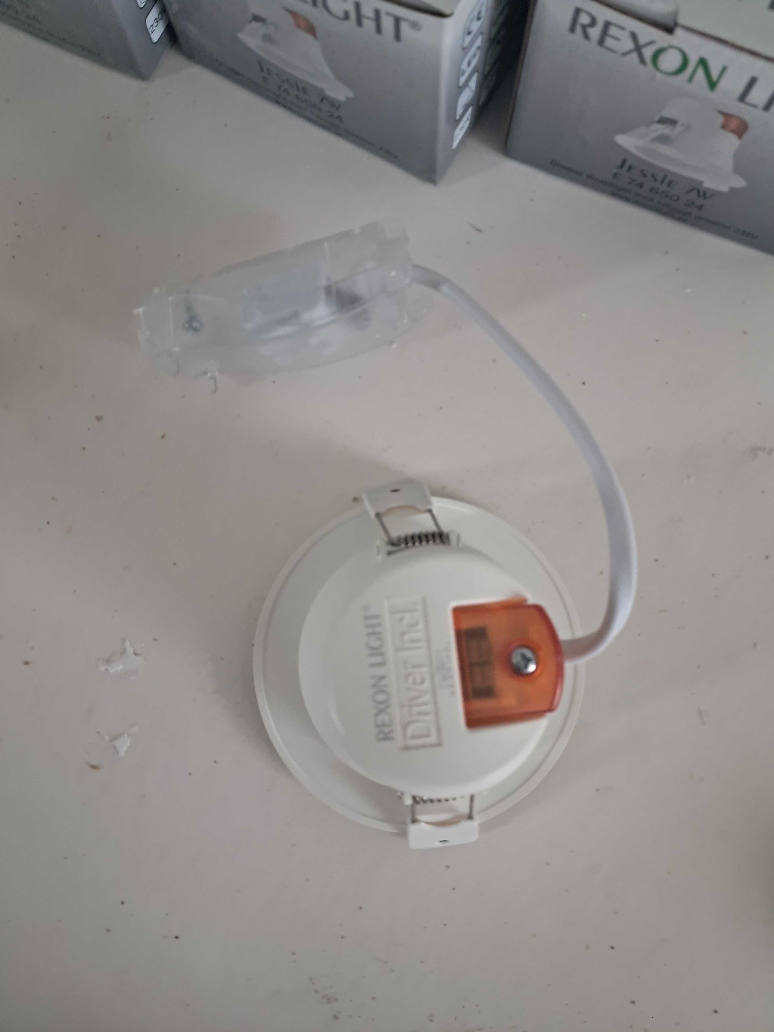 Halogen led Rexon.