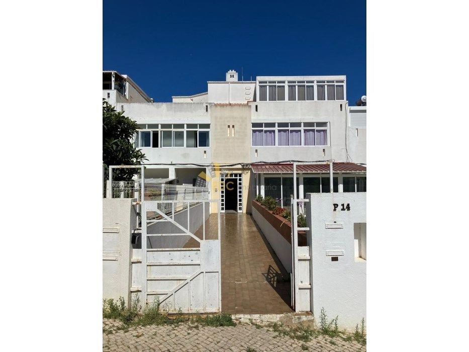 Apartamento T3+ (2)T2 + T1 | Localizado no Parchal- Urbanização da ...