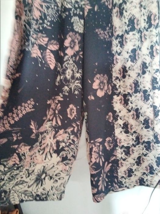 Calças pantalonas SISLEY tamanho S, cintura 65cm