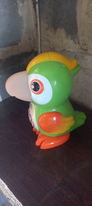 Інтерактивна іграшка папуга