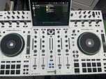 Denon DJ Prime 4+ Special Edition  White  oferta Mala e DeckSaver