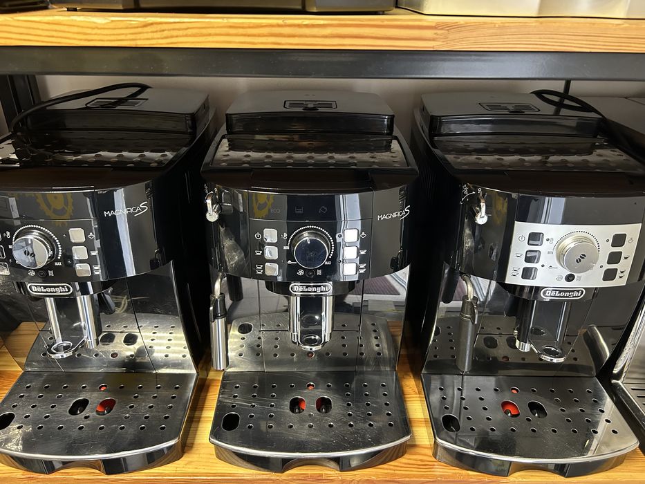 Кофеварка Кавомашина Delonghi magnifica s 22.100