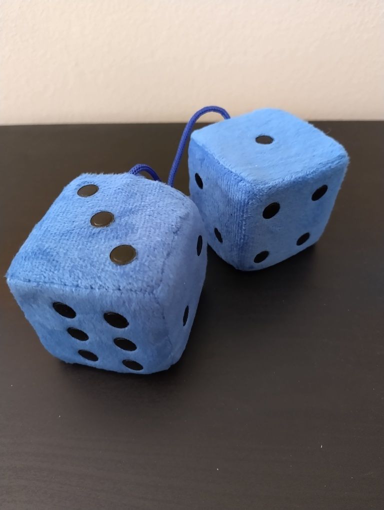 dados decorativos/fuzzy dices sumex novos na cor azul para carro