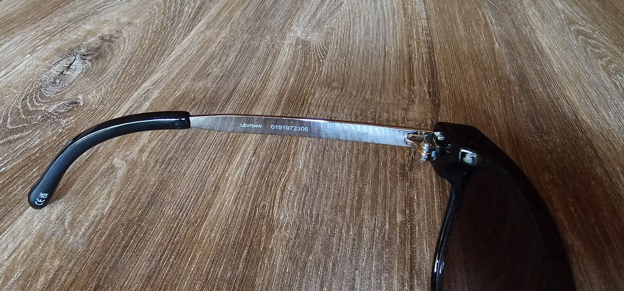 Okulary przeciwsłoneczne damskie Levis LEV104W