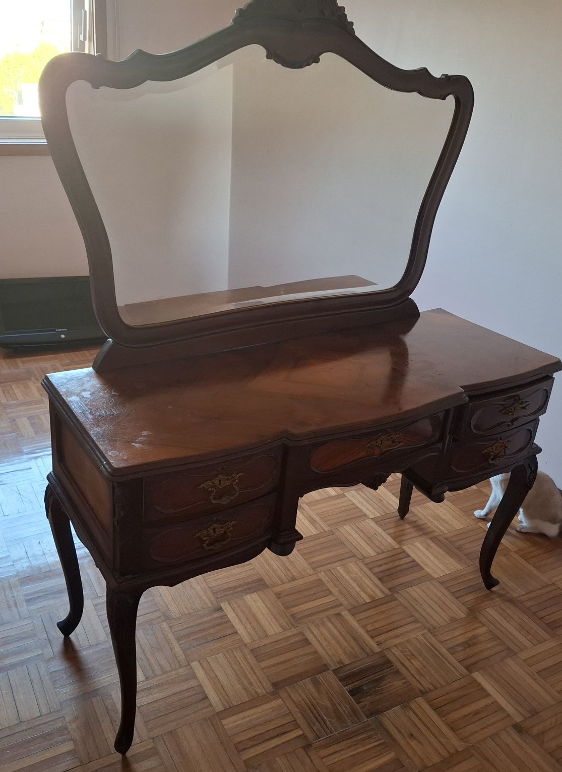 Móvel de quarto com espelho