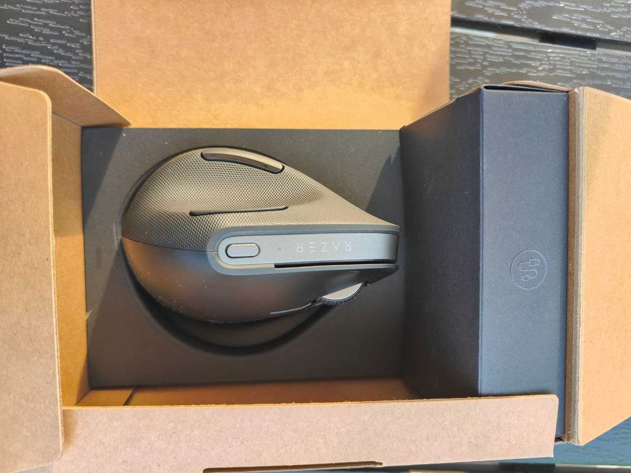 Ергономічна бездротова мишка Razer Pro Click V2 Vertical Edition