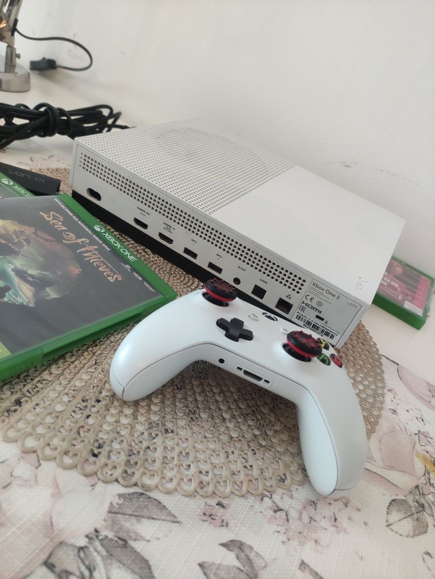 Konsola Xbox One S 4K HDR + Pad+ Okablowanie