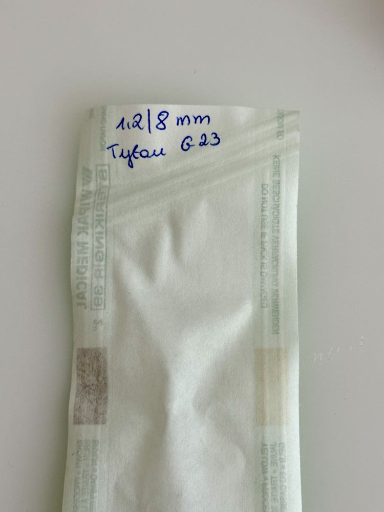 Tytanowy kolczyk piorun gwint wewnętrzny sterylny 1,2/6 mm