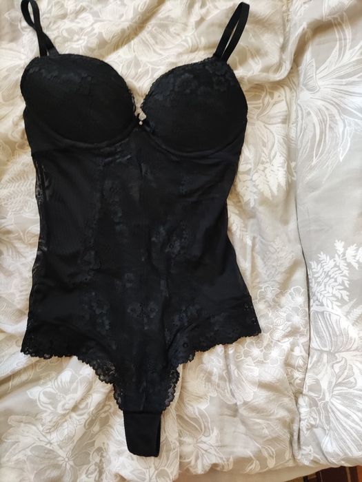 Koronowe czarne body H&M