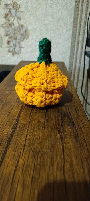 Вязаные изделия ручной работы.Шапки, пинетки , носки, варежки