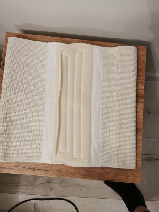 Pas brzuszny Pani Teresy po operacji