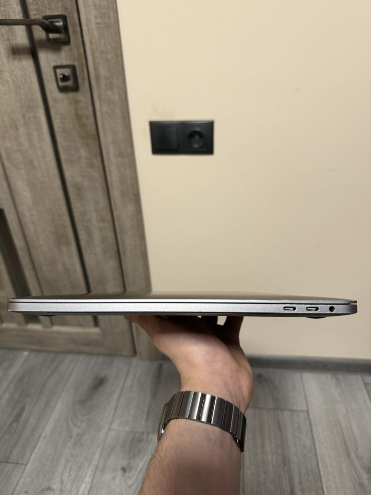 Macbook pro 15 2018 core i9 32/1tb amd pro vega 20 4gb