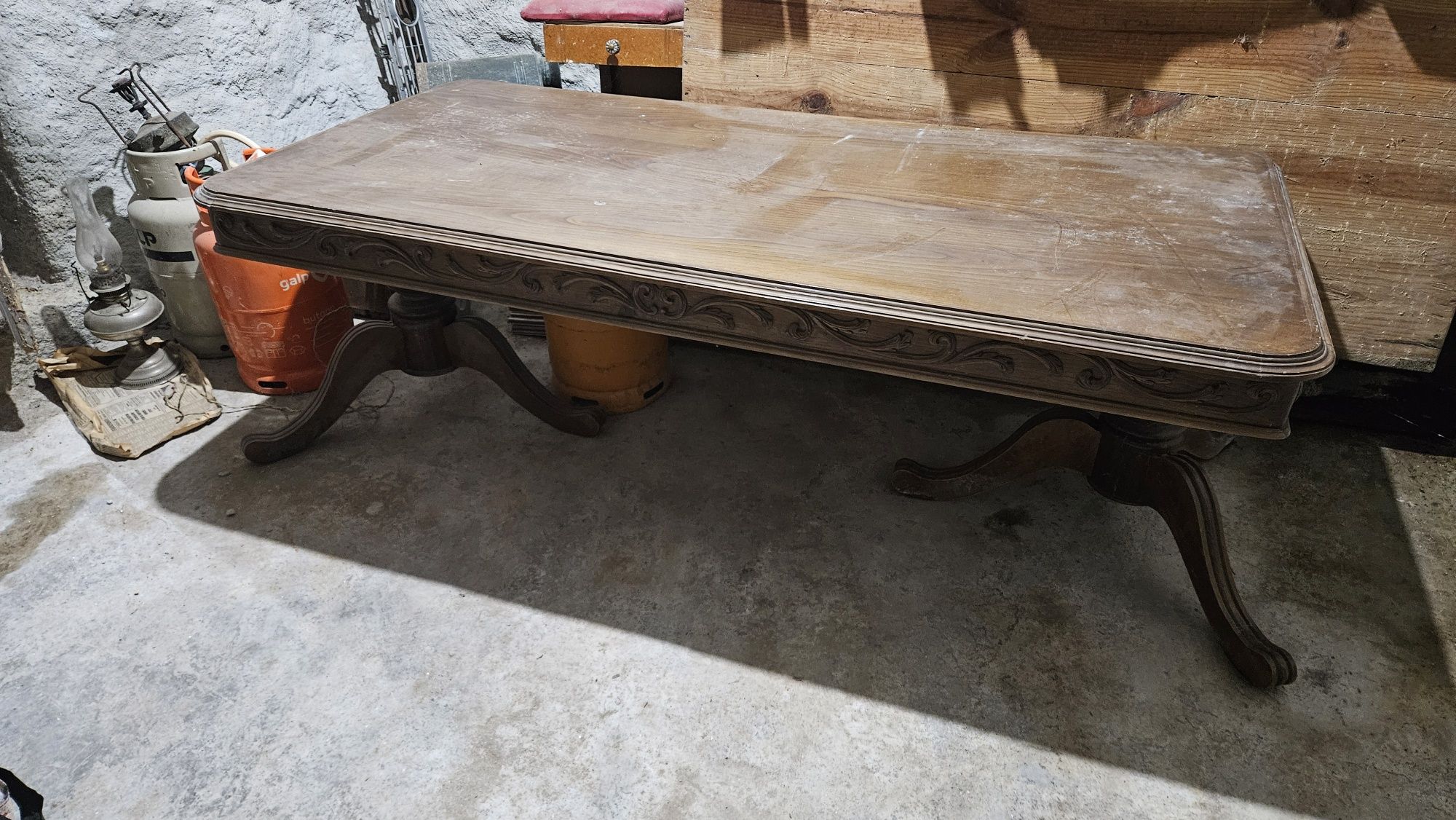 Mesa Vintage em Madeira Maciça com 8 Cadeiras