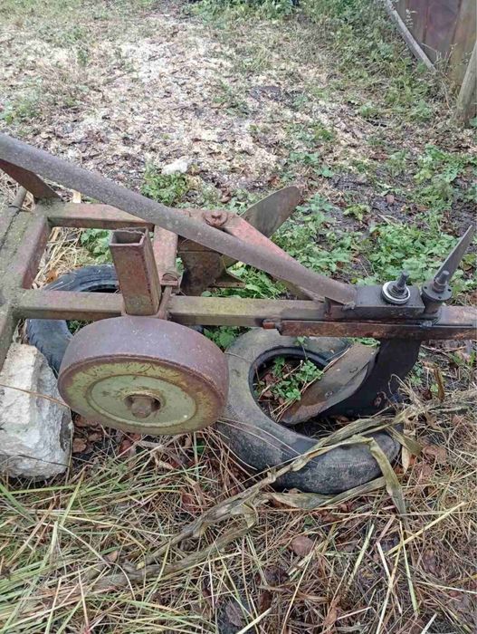 Прдам плуг до трактора  т-25