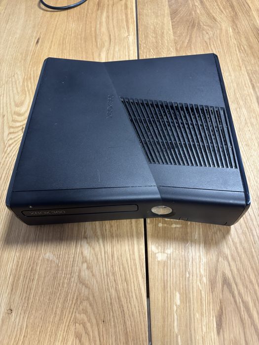 XBOX 360 250GB 3 pady, KINECT +10 gier na płytach +GRATISY NA DYSKU