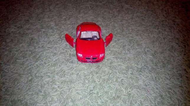 Машинка-моделька БМВ