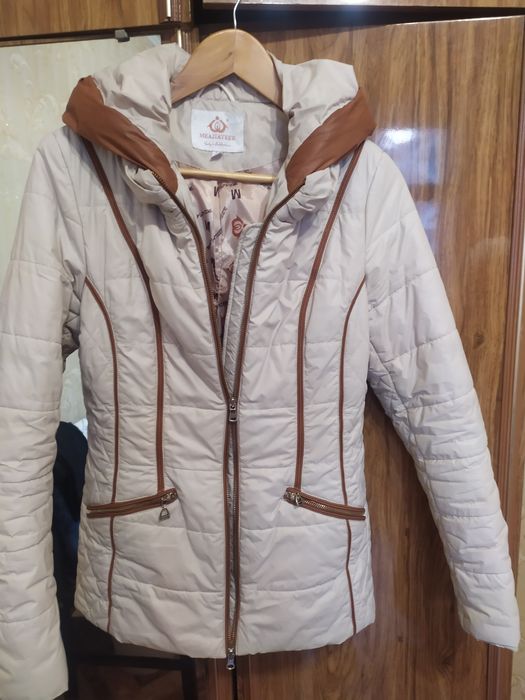 Віддам даром ,куртка весіння.