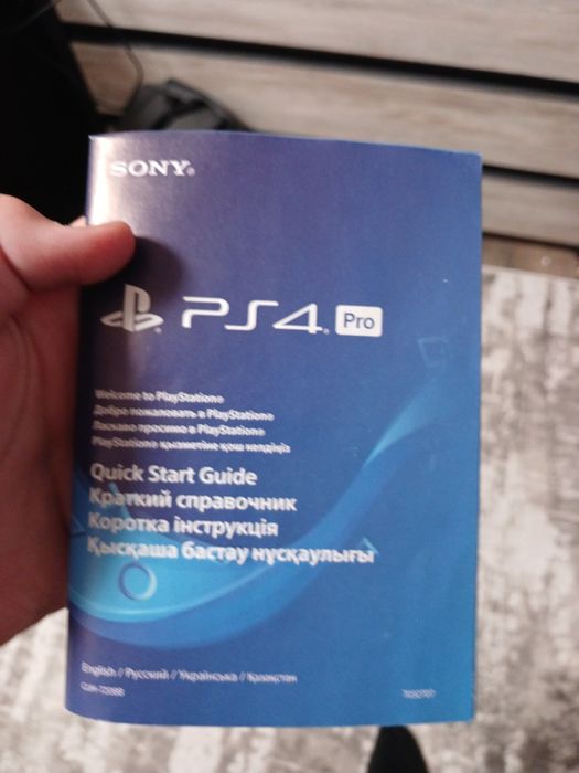 продаю игровую приставку PS4 Pro