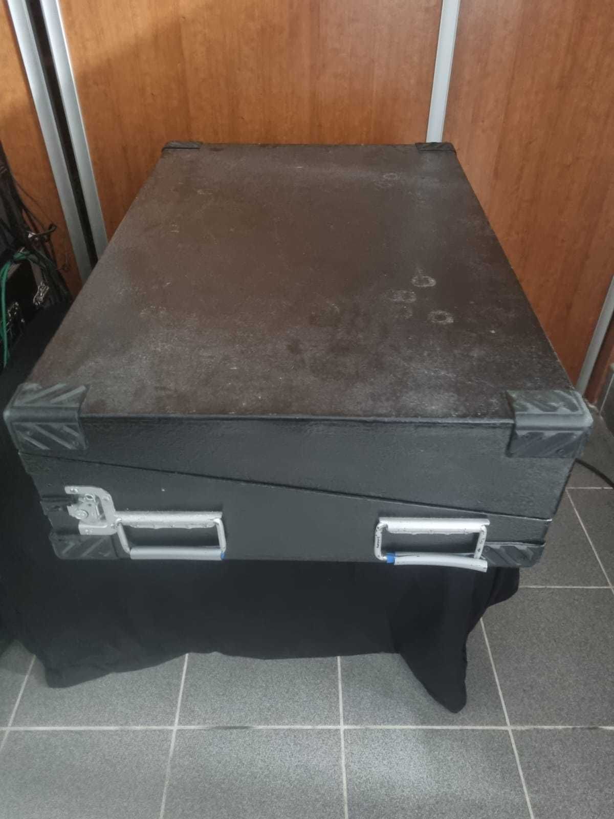 MESA MISTURA SOUNDCRAFT - 24 Canais e Case Transporte