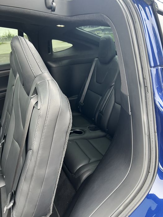 Прокат, оренда Tesla Model X.