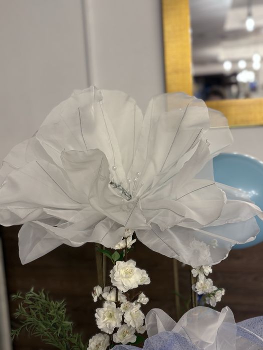 Фотозона, ростові квіти з органзи