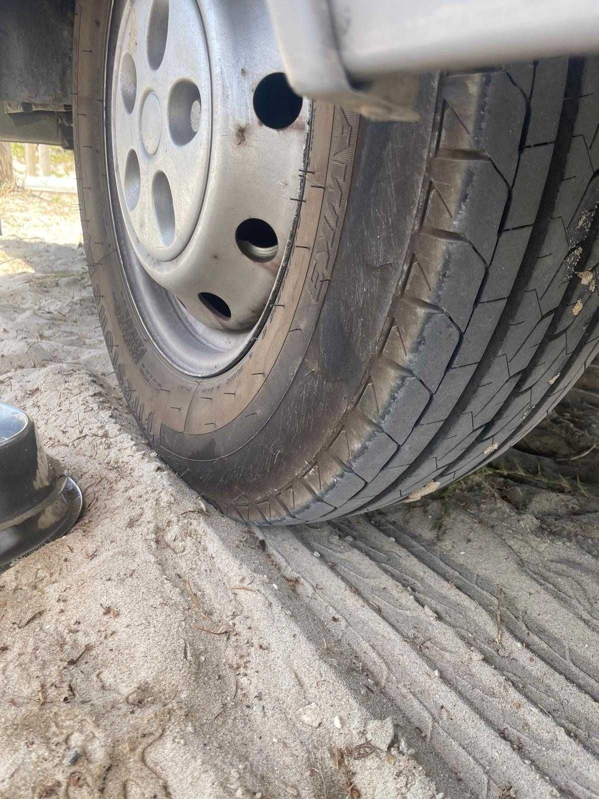 Autocaravana perfilada ADRIA com ar condicionado
