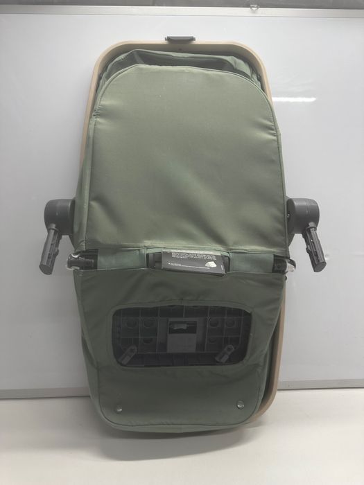 Zestaw jadalniany Alba do krzesełka Beyond Green. P17A5