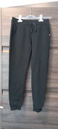 Spodnie dresowe 140-146 czarne