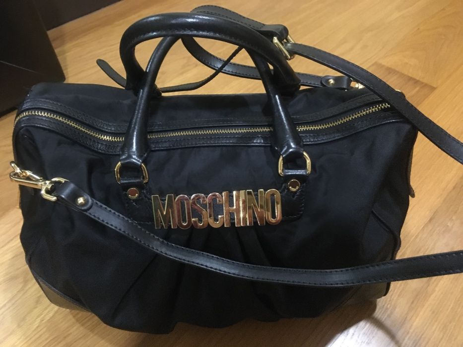 Mala preta Moschino (original)