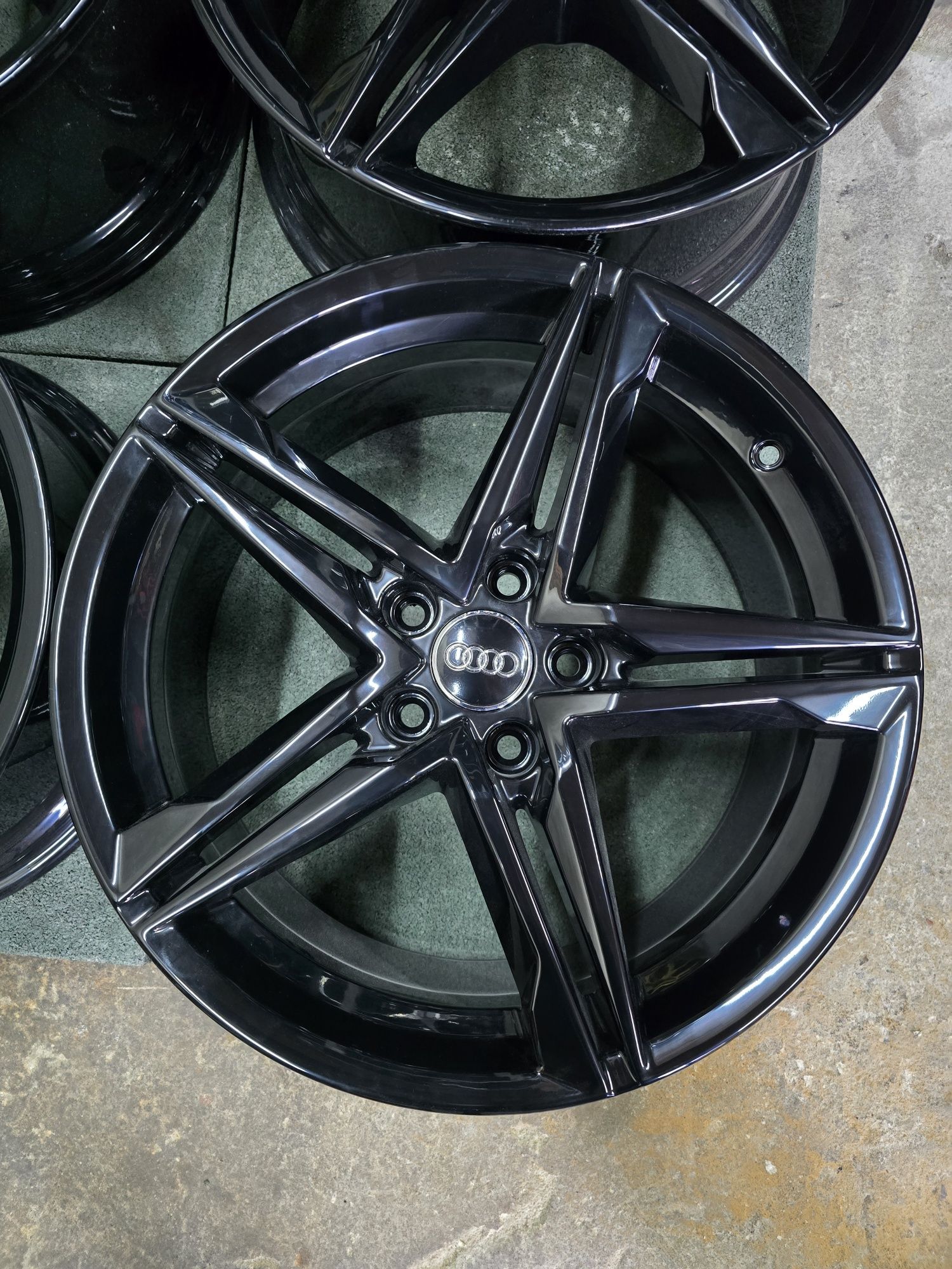 Felgi Audi 5x112 R18 ET40 66.6 A4 B9 B8 S4 A6 C7 C8 A5 S LINE 8W0 601