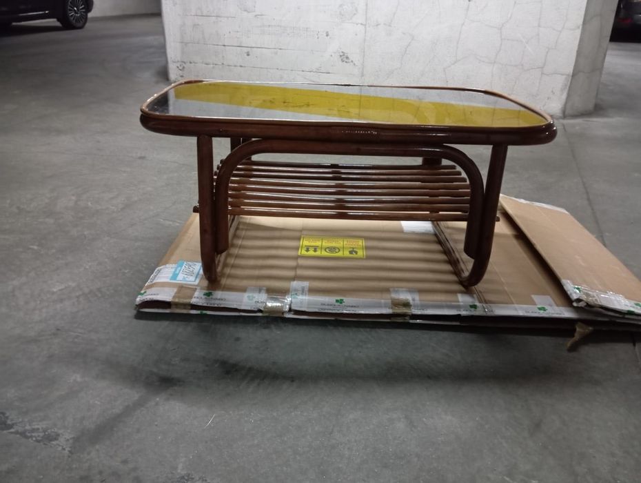 Mesa bambu com tampo em vidro