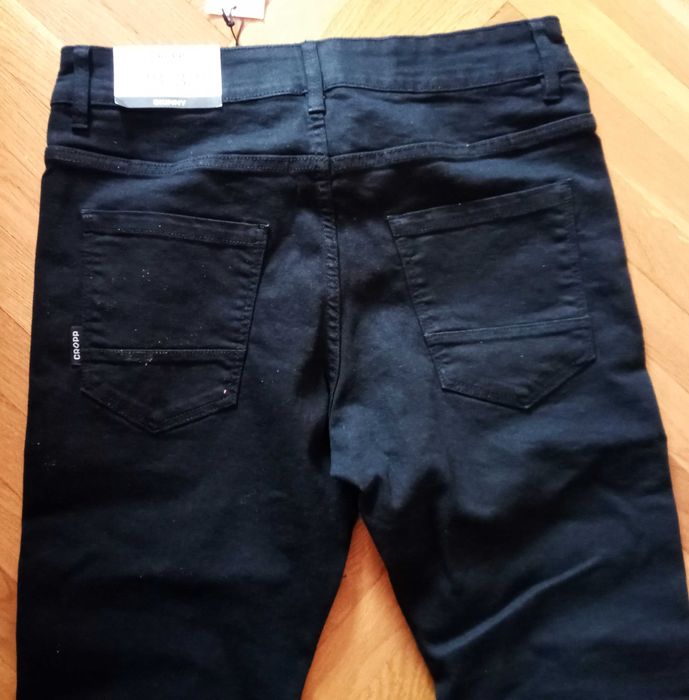 Spodnie jeansowe młodzierzowe z firmy Cropp Denim