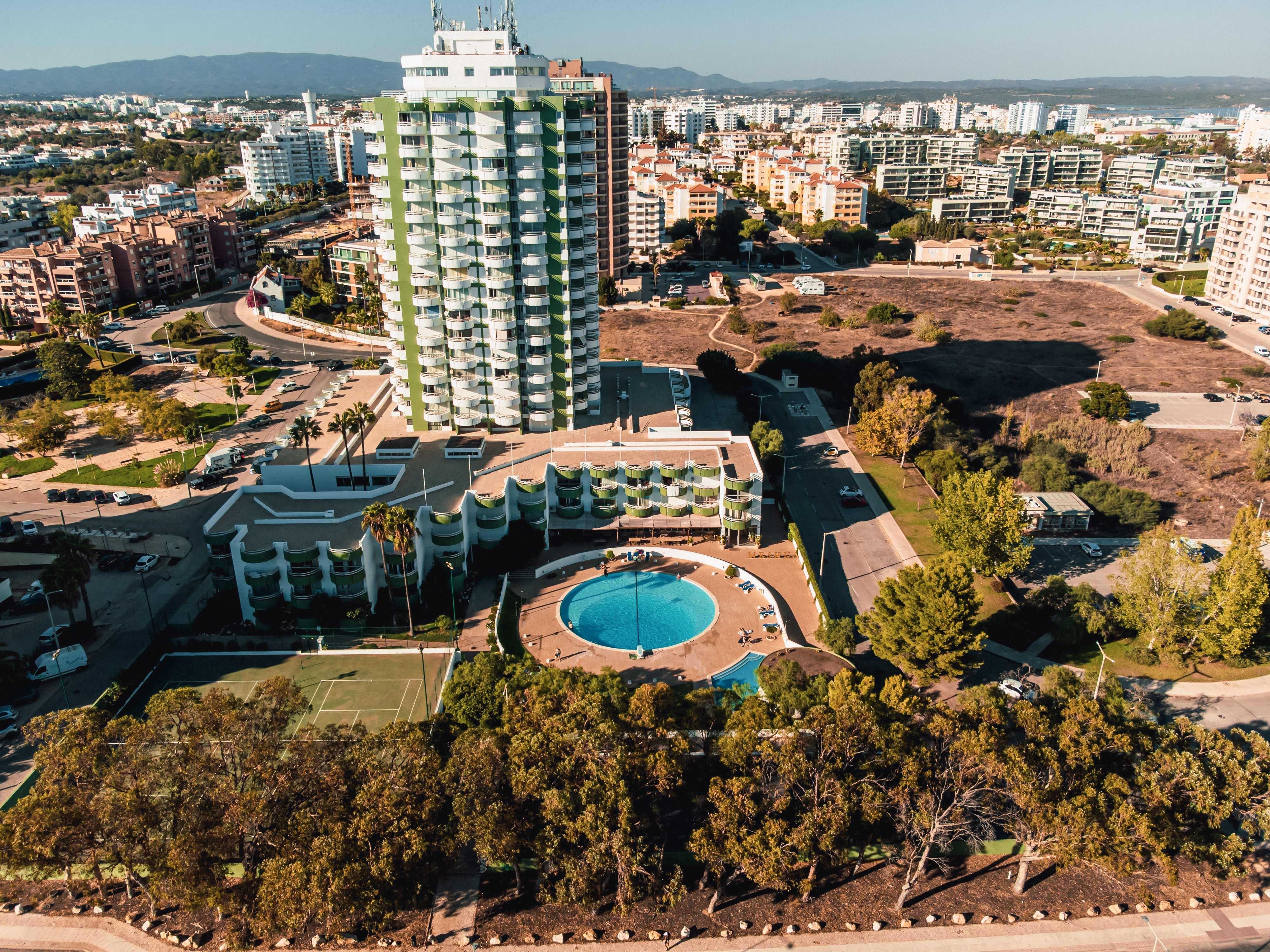 Apartamento T1 Renovado na Praia da Rocha – Portimão