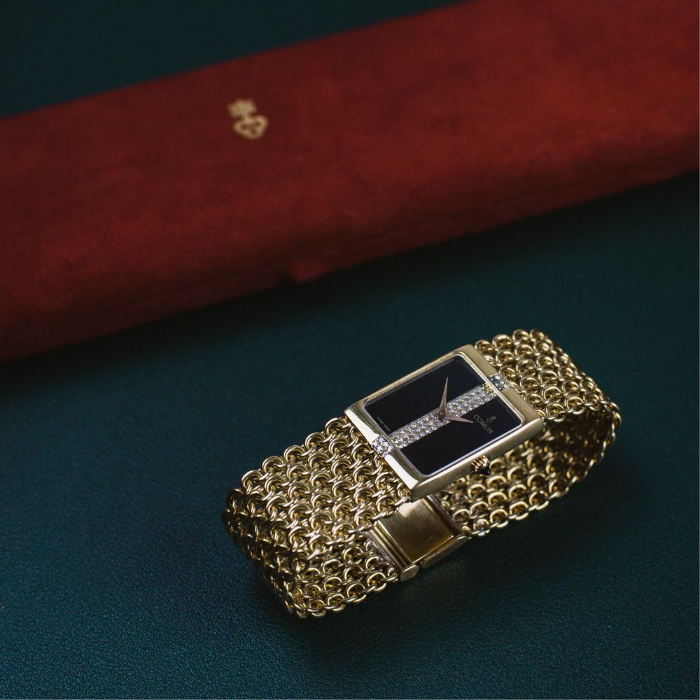 Relogio Corum em ouro amarelo 18k e mostrador Onyx e Diamantes