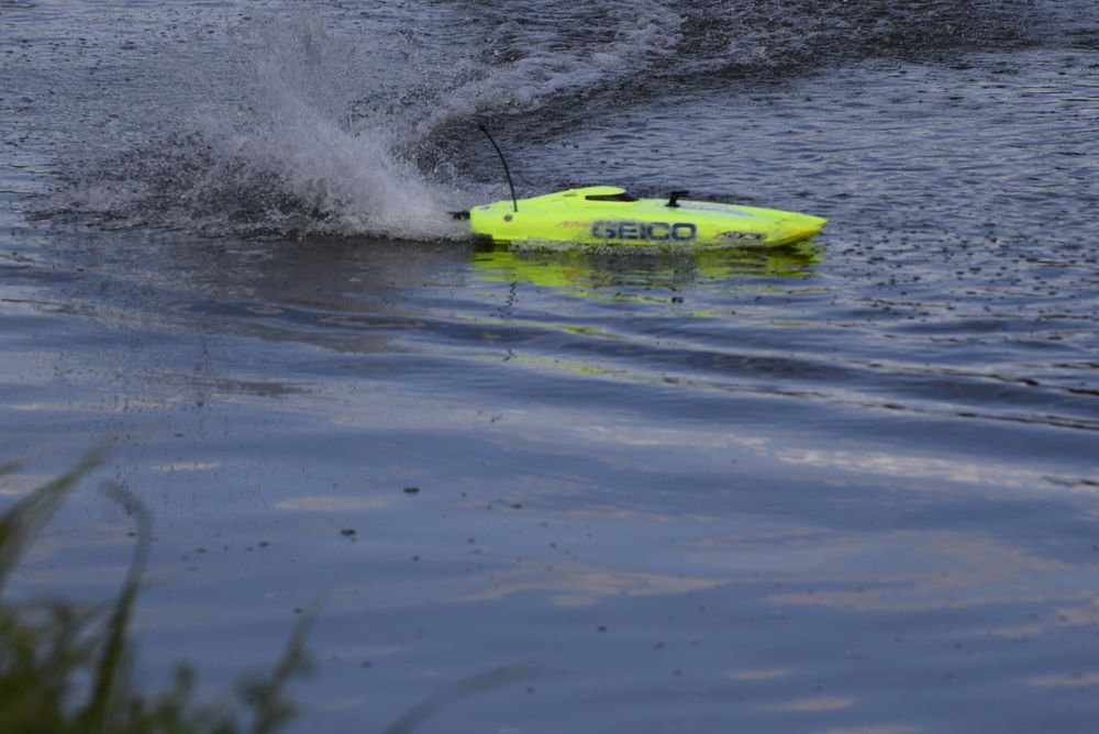 Motorówka zdalnie sterowana Miss geico 29